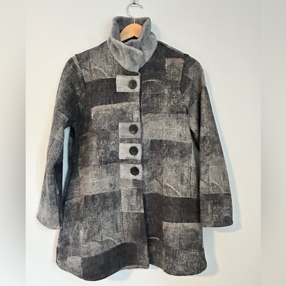 NWOT Damee Gray Abstract Print Coat - Stylish Button Front Jacket, Size S